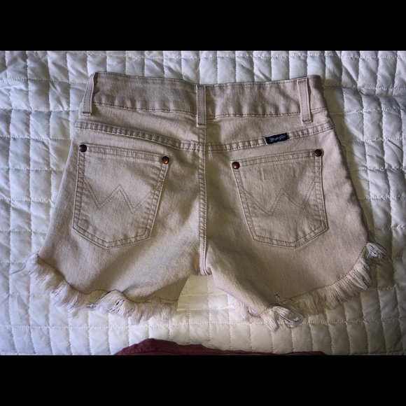 vintage beige wrangler shorts! - Picture 2 of 3